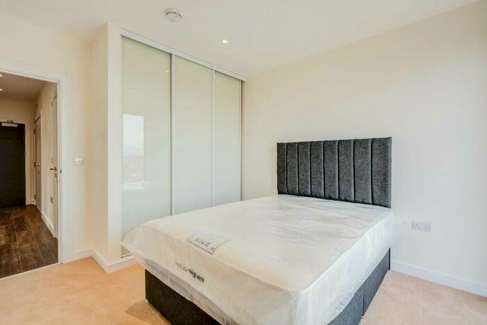 3 Bedroom Semi-Detached House To Rent In Braeside Crescent, ML11