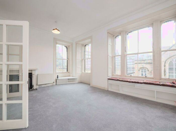 3 Bedroom Flat To Rent In Castle Terrace, City Centre, EH1