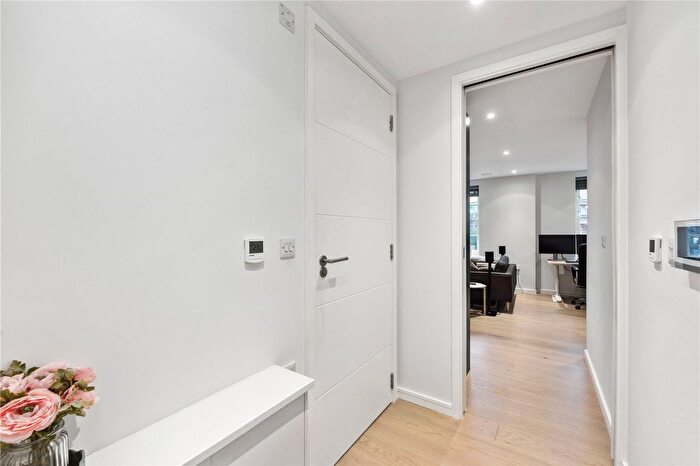 1 Bedroom Flat For Sale In Princelet Street, London, E1