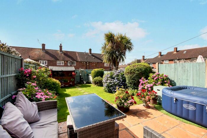 3 Bedroom Terraced House For Sale In Appleby Drive, Romford, RM3