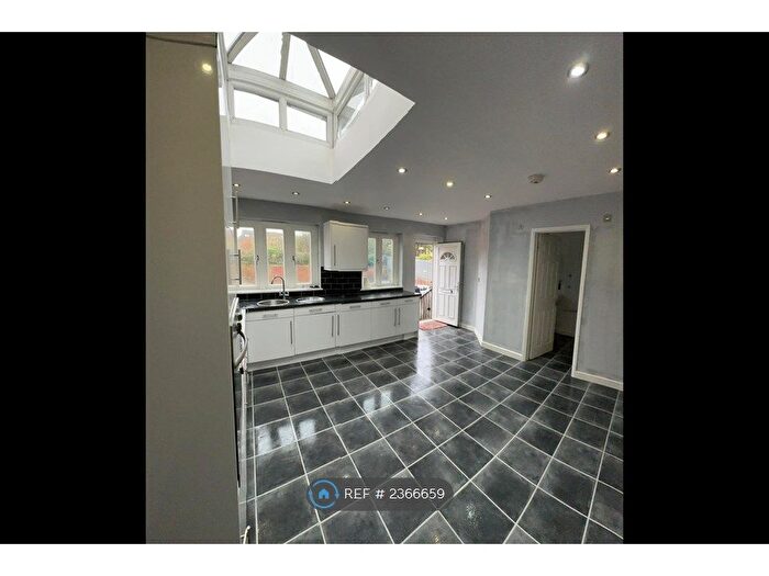 2 Bedroom Flat To Rent In High Street, Crowborough, TN6