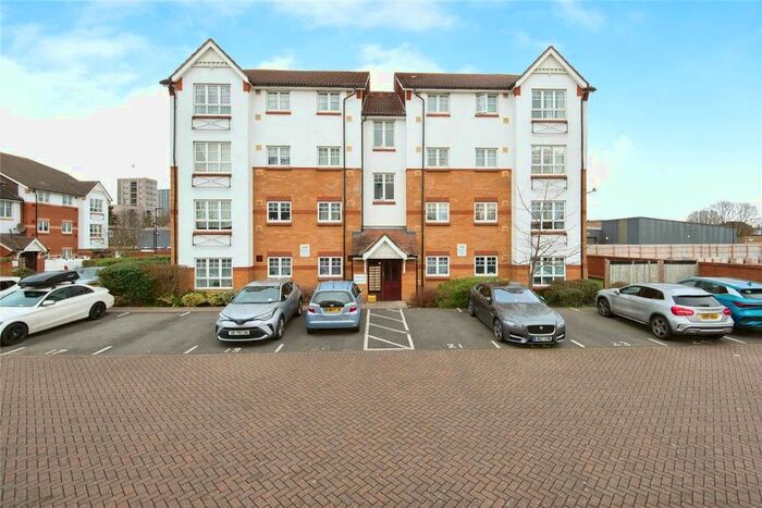 2 Bedroom Flat For Sale In Perkin Close, Hounslow, TW3