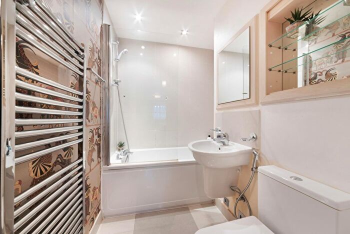 1 Bedroom Flat For Sale In Millharbour, Canary Wharf, E14