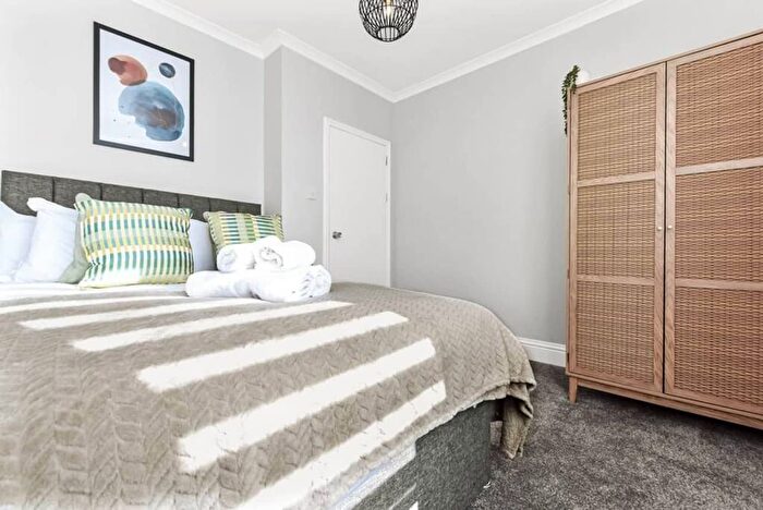 1 Bedroom Flat To Rent In Old Kent Road, London, SE15