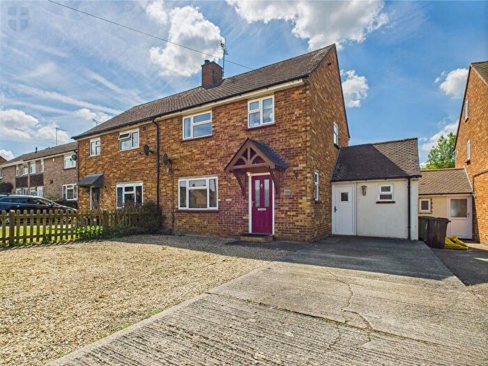 3 Bedroom Semi-Detached House For Sale In Goss Avenue, Waddesdon, Aylesbury, HP18