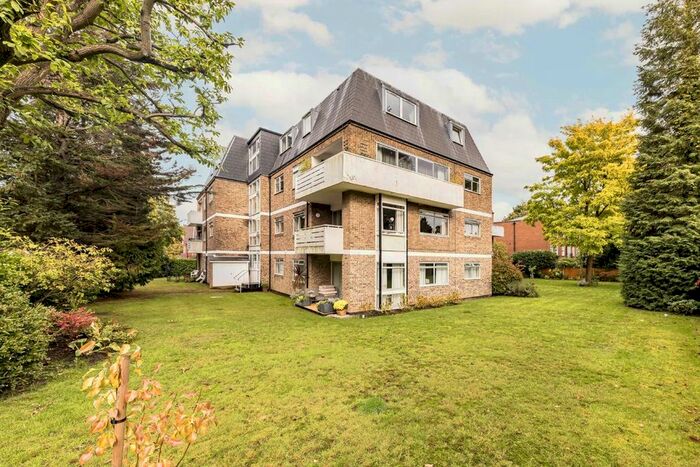 2 Bedroom Flat To Rent In St. Georges Road, Weybridge, KT13