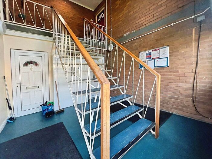 1 Bedroom Flat To Rent In Sutton Court, Wolverhampton, West Midlands, WV4