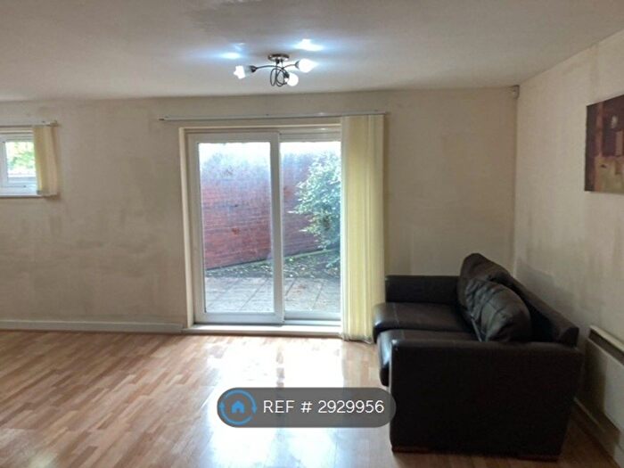 2 Bedroom Flat To Rent In Windsor Court, Newcastle, ST5