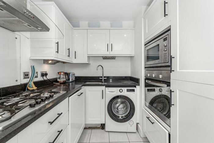 2 Bedroom Apartment To Rent In Silken Mews Peckham, SE15