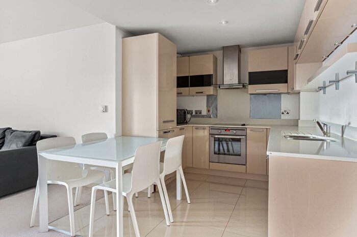 2 Bedroom Flat To Rent In Alexandra Terrace, Guildford, Surrey, GU1