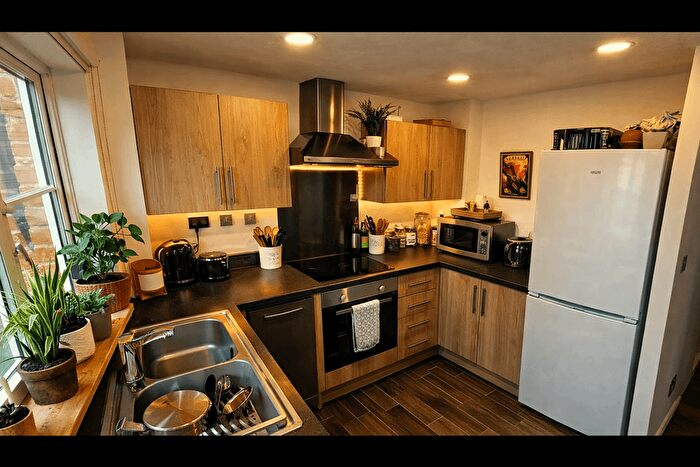 2 Bedroom Flat To Rent In London, SE14