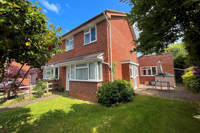 3 Bedroom Semi-Detached House To Rent In Goldsworth Park, Woking, Surrey, GU21