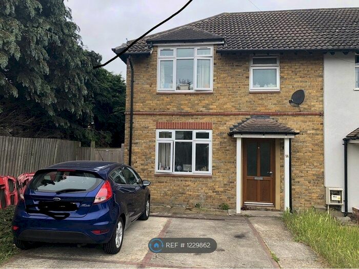 4 Bedroom Semi-Detached House To Rent In Lionel Gardens, London, SE9