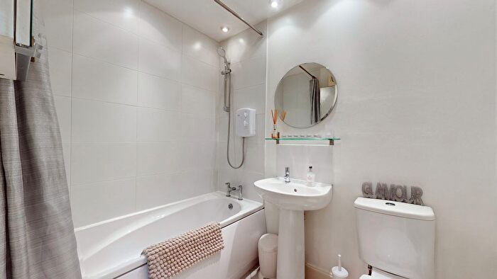 1 Bedroom Flat For Sale In Dumbarton Road, Glasgow, G11