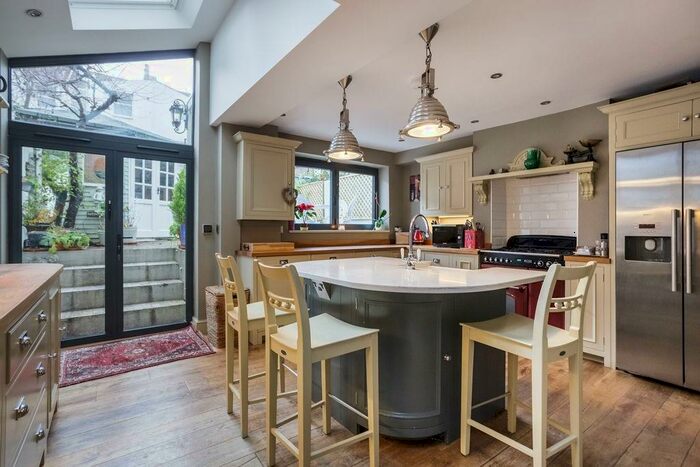 6 Bedroom Terraced House To Rent In Shaftesbury Road, Brighton, BN1