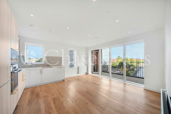 2 Bedroom Flat To Rent In Mary Neuner Road, Hornsey, London, N8