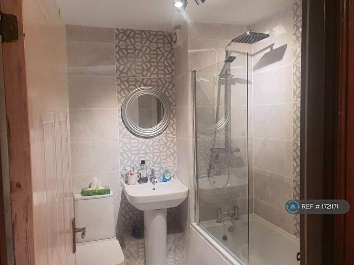 2 Bedroom Flat To Rent In Lymburn Street, Glasgow, G3