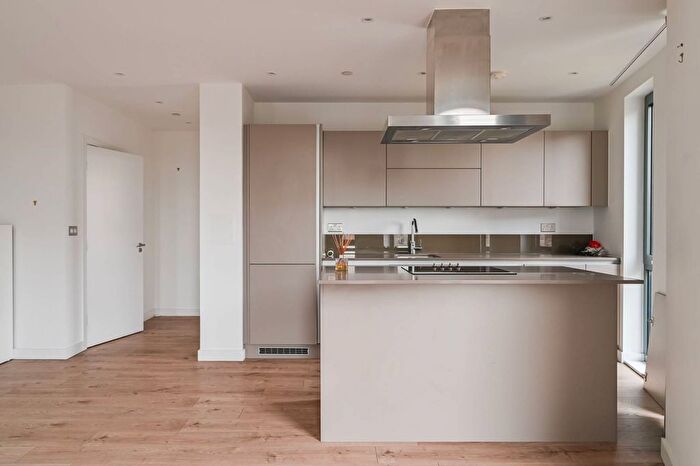 2 Bedroom Flat To Rent In Canary Wharf, Canary Wharf, London, E14