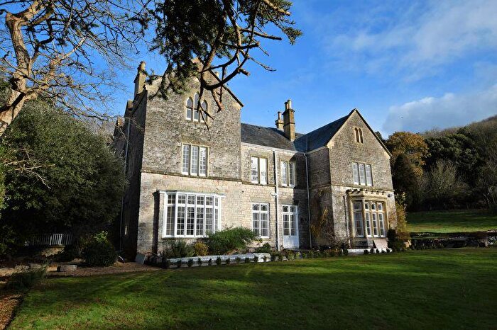 2 Bedroom Flat To Rent In Glorious Setting In The Village Of Cleeve, BS49