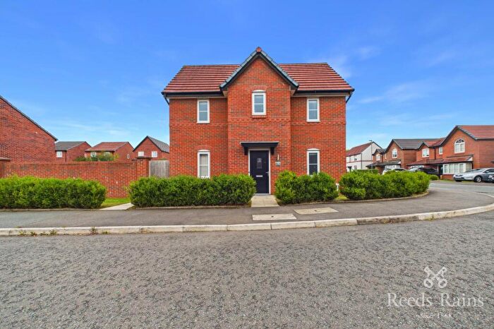 3 Bedroom Semi Detached House For Sale In Middleton Drive, Prescot, Merseyside, L35