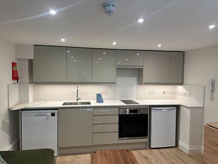 1 Bedroom Flat To Rent In Bowes Road, Arnos Grove, N11