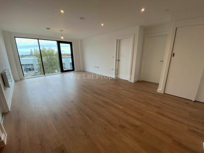 2 Bedroom Flat To Rent In The Wharf, Altrincham, WA14