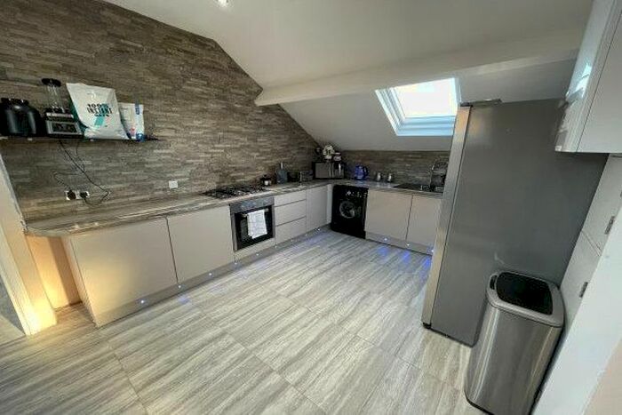 2 Bedroom Flat To Rent In Norwood Road, Sheffield S5