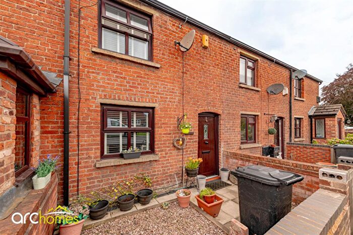 2 Bedroom Cottage For Sale In Lowton Road, Golborne, Warrington, WA3
