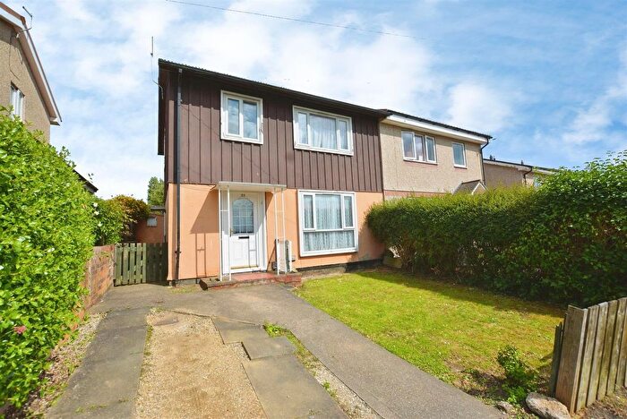 3 Bedroom Semi-Detached House For Sale In Axholme Road, Scunthorpe, DN15