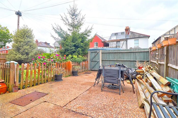 3 Bedroom Detached House For Sale In Grays Road, Farncombe, Godalming, Surrey, GU7