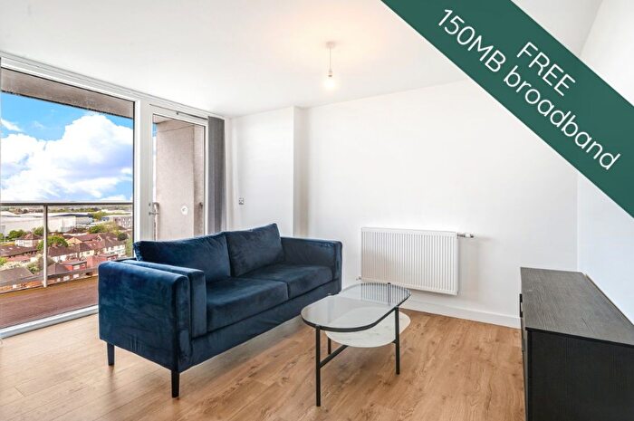 2 Bedroom Flat To Rent In Stylus Place, Hayes, UB3