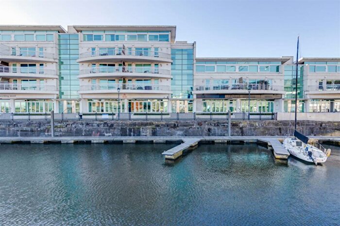 2 Bedroom Apartment For Sale In Sovereign Quay, Cardiff, CF10