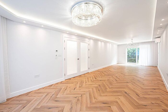 4 Bedroom Detached House To Rent In Danescroft Gardens, Hendon, London, NW4