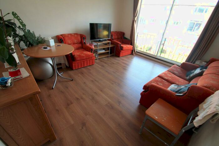 2 Bedroom Apartment To Rent In The Larches, Luton, LU2