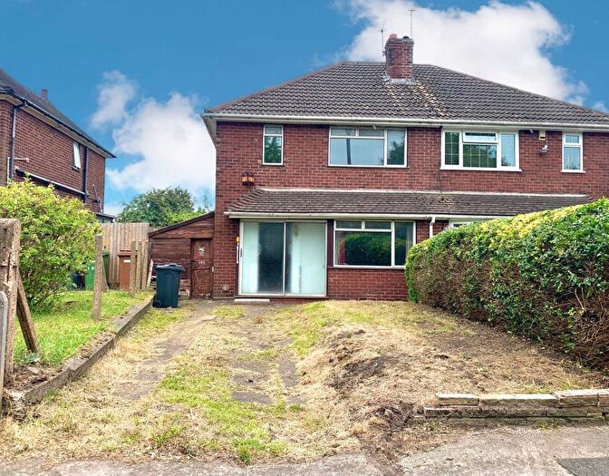 3 Bedroom Semi-Detached House For Sale In Darlaston Road, Wednesbury, WS10