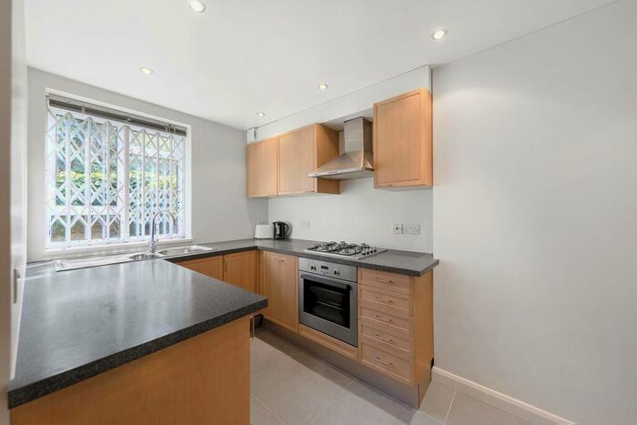 Studio To Rent In Anhalt Road, Battersea Park, London, SW11