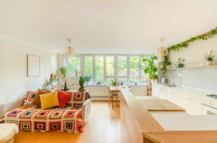 1 Bedroom Flat To Rent In Spicer Close, Brixton, London, SW9