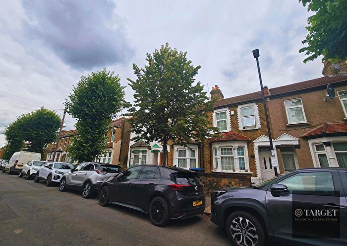3 Bedroom Terraced House To Rent In Northfield Road, EN3