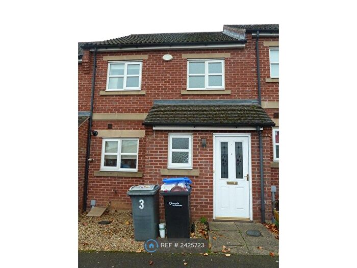 3 Bedroom Terraced House To Rent In Braunston Close, Northampton, NN4