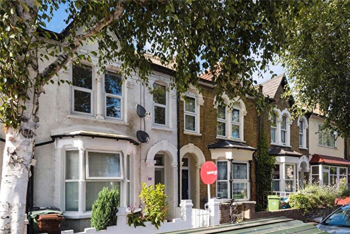 2 Bedroom Flat To Rent In Hazelwood Road, Walthamstow, London, E17