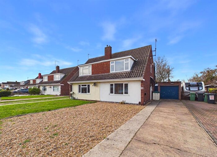 3 Bedroom Semi Detached House For Sale In Gilpin Avenue, Hucclecote, Gloucester, GL3