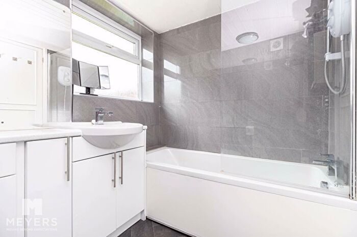 3 Bedroom Terraced House For Sale In Beaconsfield Road, Christchurch, BH23