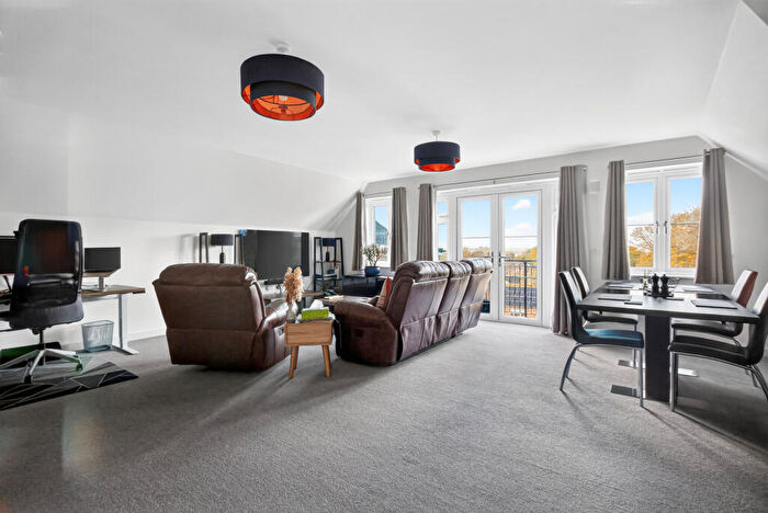 2 Bedroom Apartment For Sale In Crowthorne Road, Bracknell, RG12