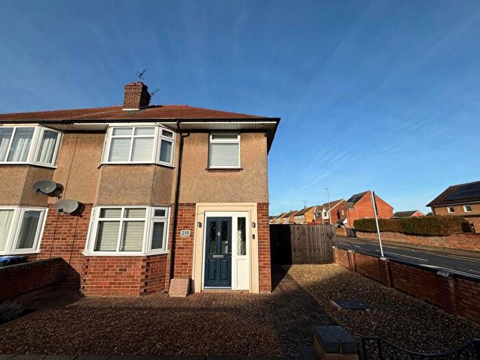 3 Bedroom Semi Detached House For Sale In The Headlands, Northampton, NN3