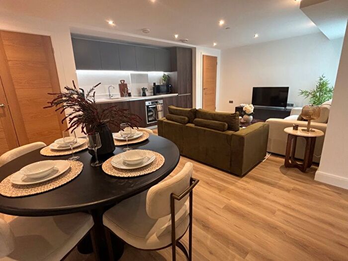 2 Bedroom Flat To Rent In Richmond Hill Approach, Leeds, LS9