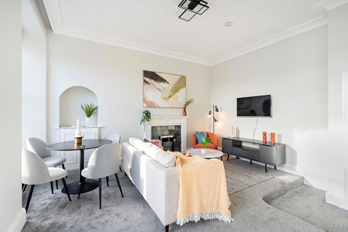 2 Bedroom Flat To Rent In Lothian Street, Edinburgh, EH1