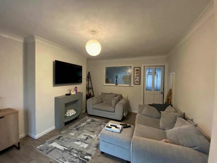 3 Bedroom Terraced House To Rent In Bickleigh Grove, Hull, HU8