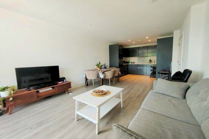 2 Bedroom Flat To Rent In Homefield Rise, Orpington, BR6