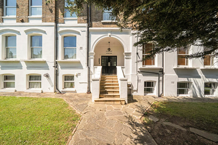 2 Bedroom Apartment For Sale In Outram Road, Croydon, CR0
