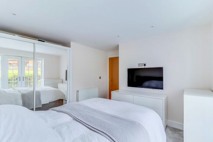 2 Bedroom Flat For Sale In High Road, Benfleet, SS7